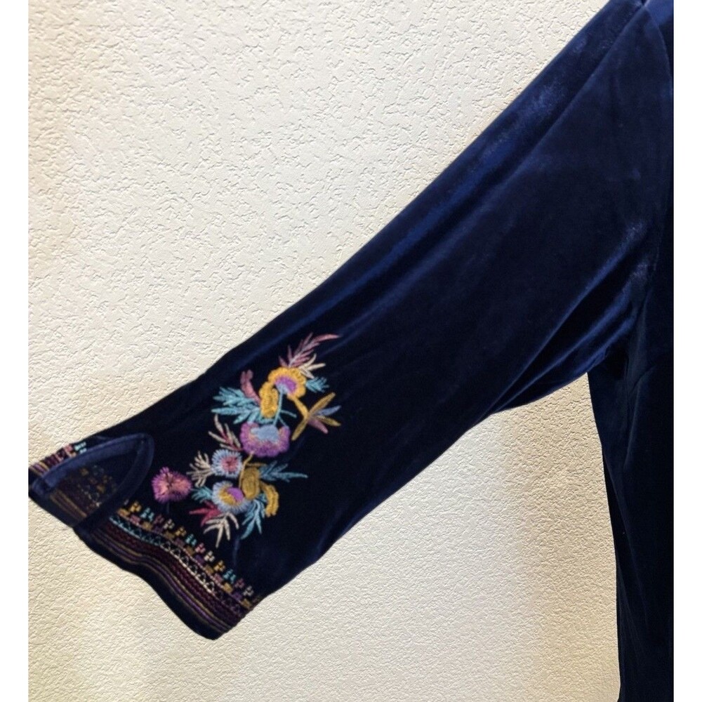 CALESSA Plus Size Blue Velvet Embroidered 3/4 Sleeve V-Neck Tunic. Sizes 2X - Picture 3 of 6